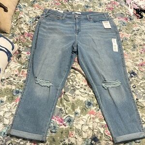 NWTs Levi cropped jeans